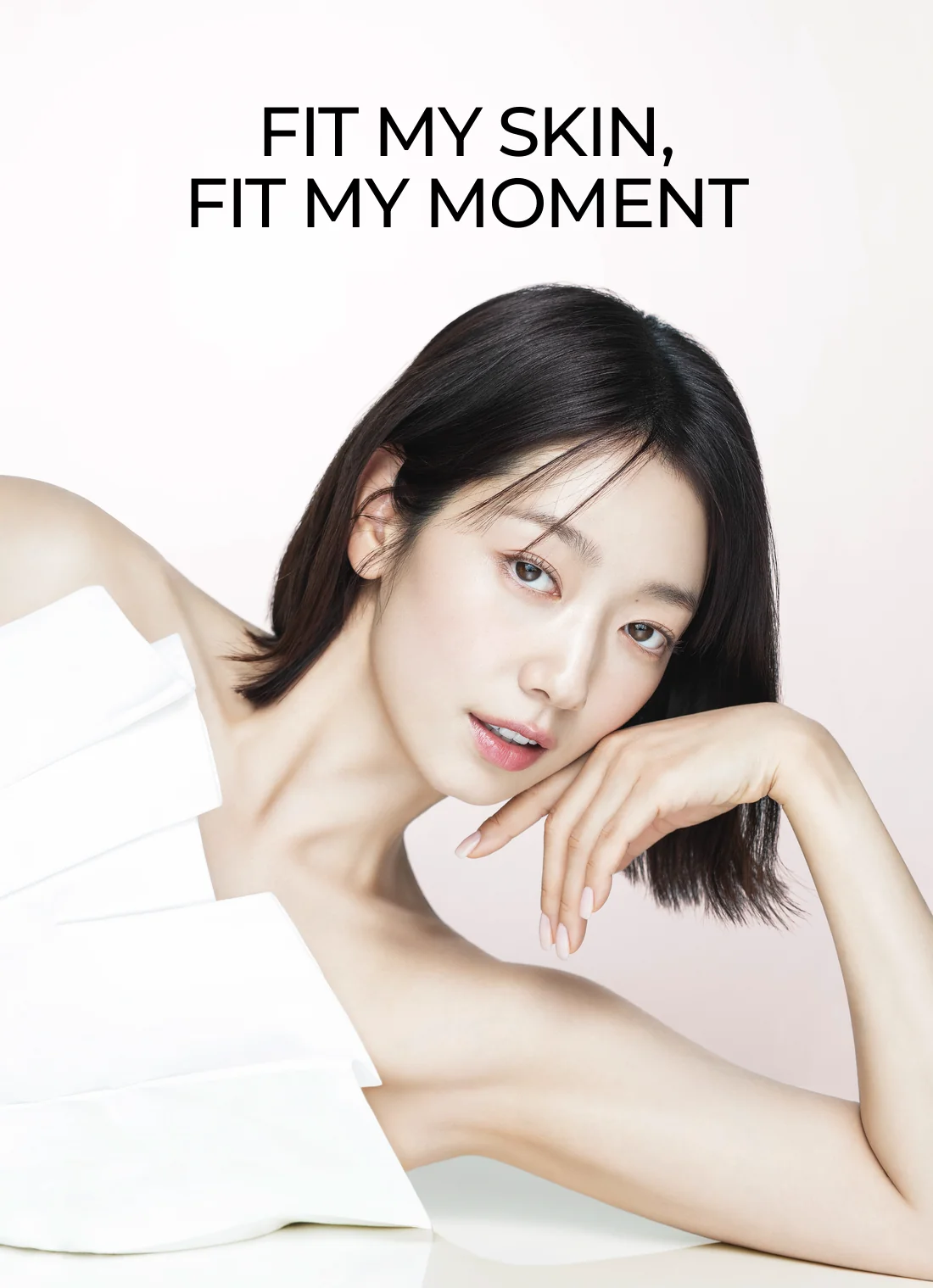 女性人像與「FIT MY SKIN, FIT MY MOMENT」字樣